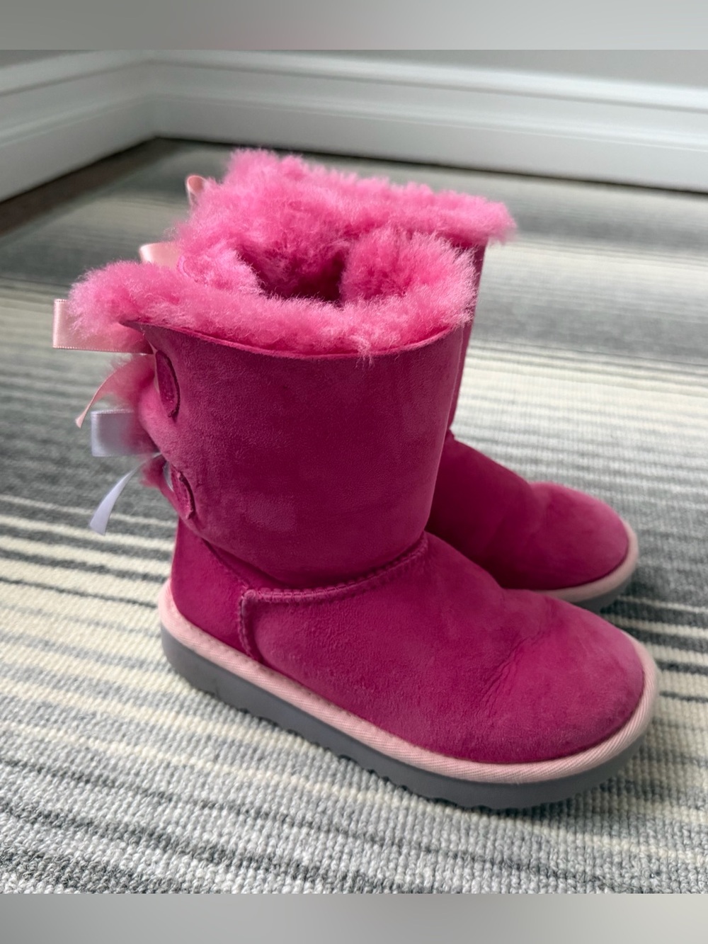UGG Kids Bright Pink Suede/ Shearling Boots with …Bailey 3 Bow..size 11